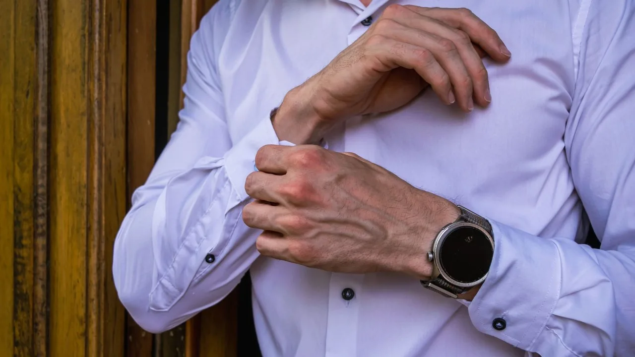 Zbliżenie na zegarek Garmin fēnix 9 Pro z ekranem AMOLED i tytanową kopertą